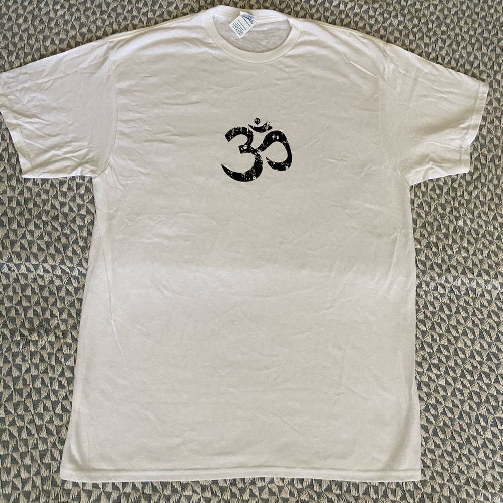 Men’s Lg NWOT Om T-shirt